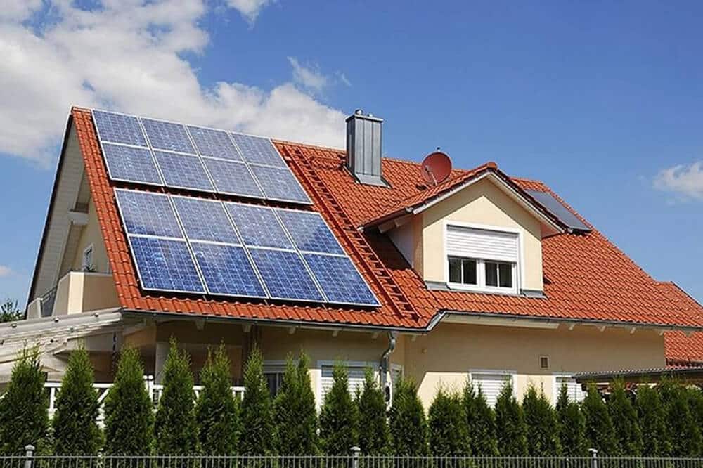 Dlaczego warto zainstalować panele słoneczne?